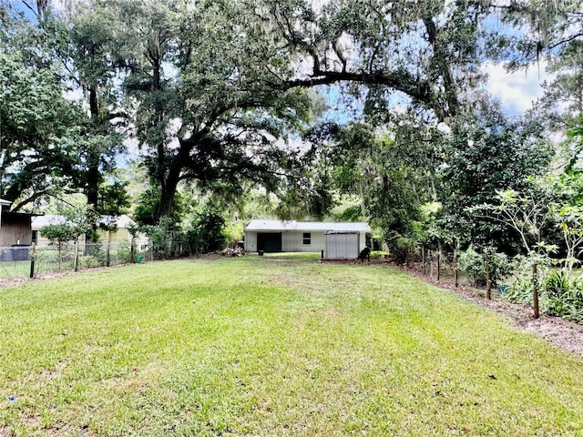 view of yard with a shed