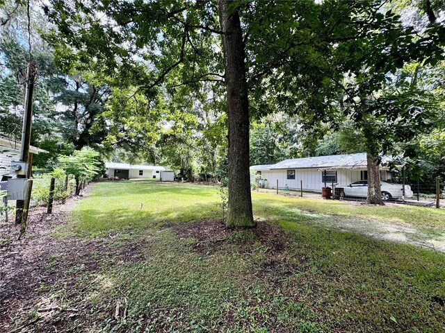 520 SE 5th St, Williston, FL 32696 - view of yard featuring fence