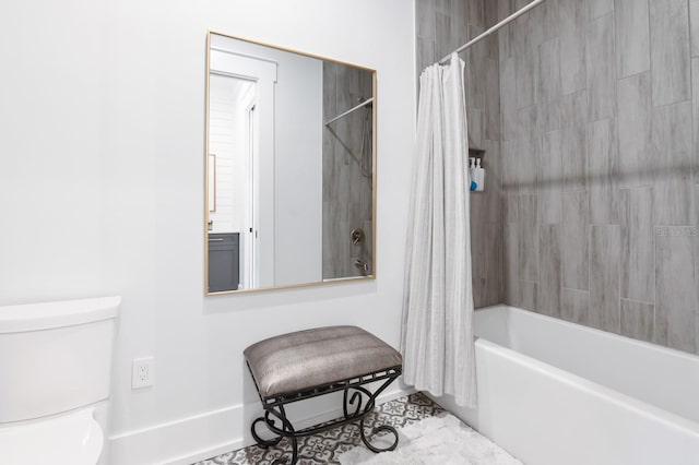 bathroom featuring toilet and shower / tub combo with curtain