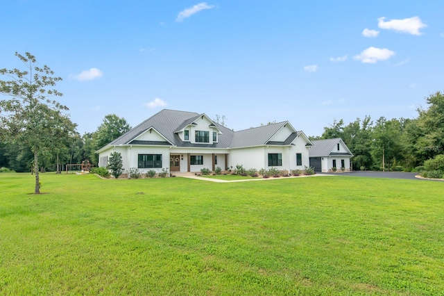 view of front of property with a front yard