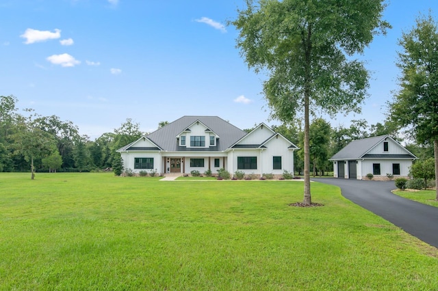 view of front of property with a front yard