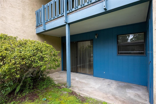 view of patio featuring a balcony