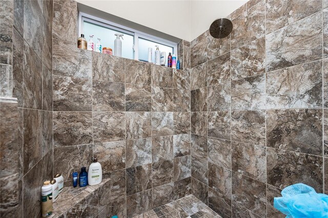 bathroom featuring tiled shower