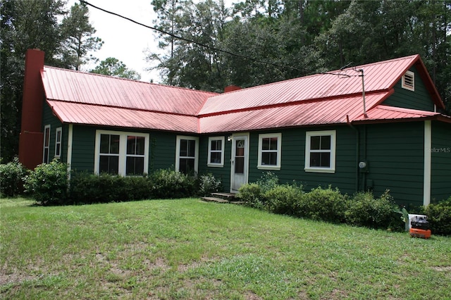 ranch-style house featuring a front yard