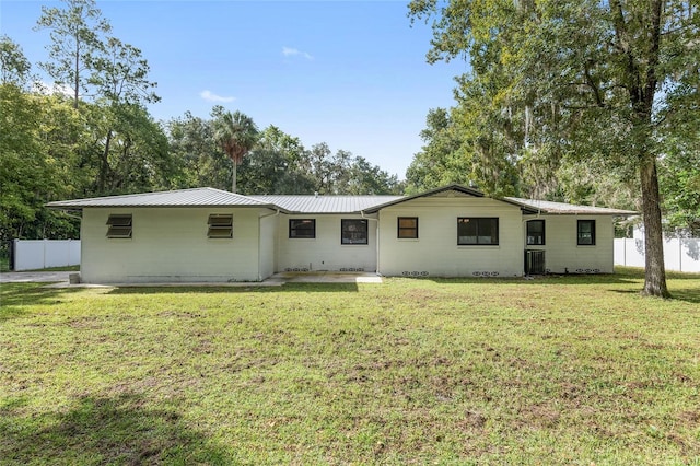 back of house featuring a yard