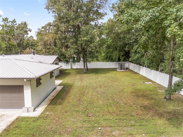 view of yard featuring a garage