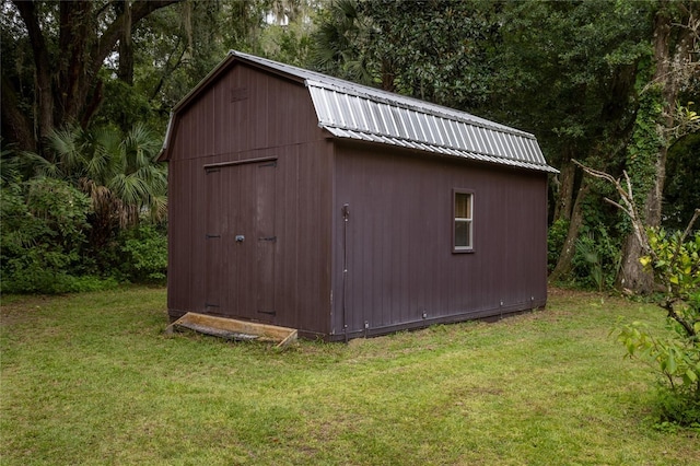 view of outdoor structure with a yard