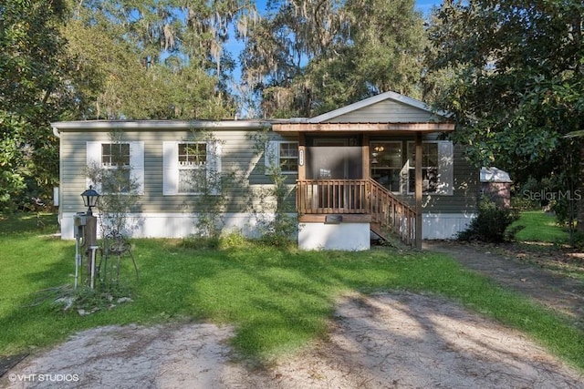 view of front of property with a front yard