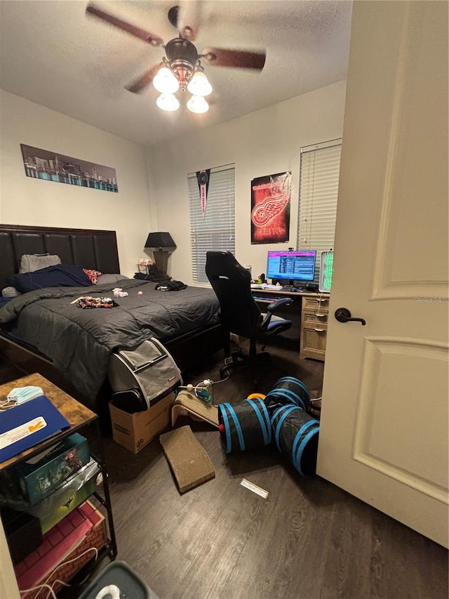 bedroom featuring a textured ceiling, hardwood / wood-style floors, and ceiling fan