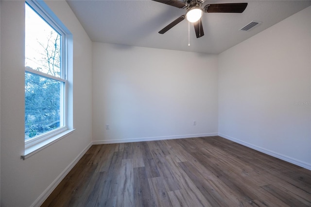 spare room with dark wood-type flooring and ceiling fan