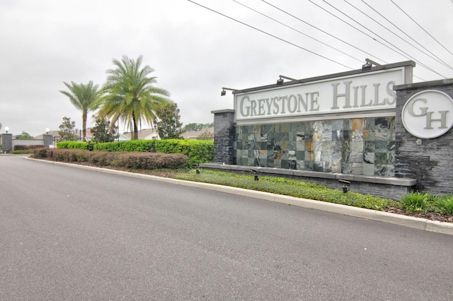 view of community / neighborhood sign