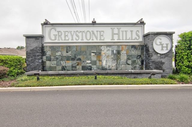 view of community / neighborhood sign