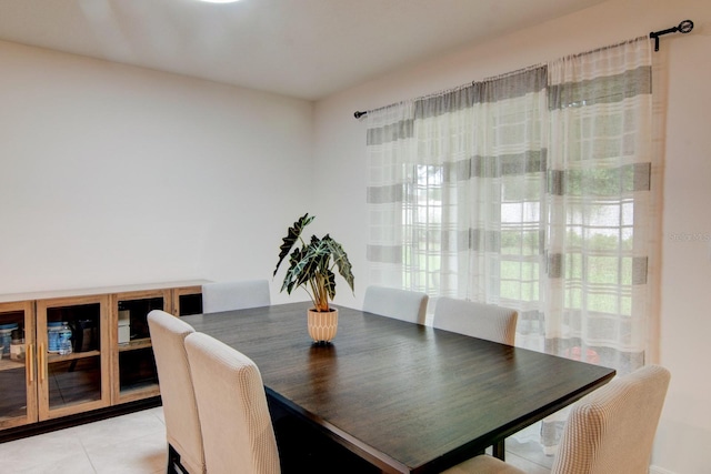 dining room with light tile patterned floors