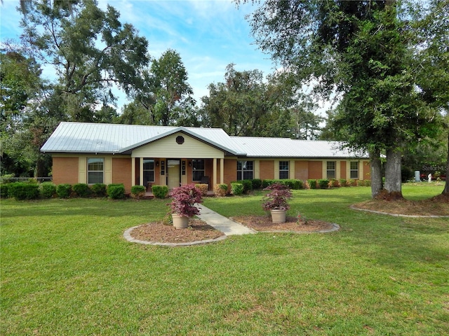 ranch-style house featuring a front yard