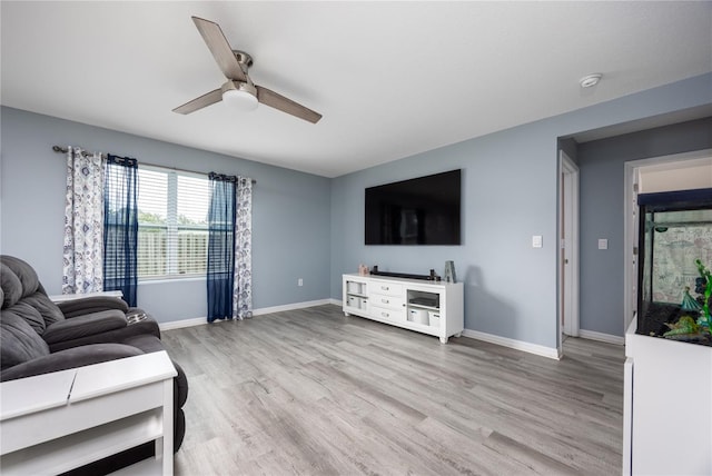 living room with light hardwood / wood-style floors and ceiling fan