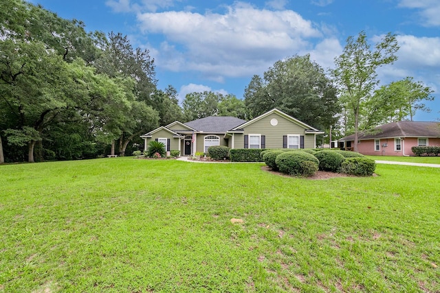 ranch-style house featuring a front yard