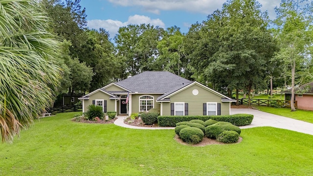 single story home with a front yard