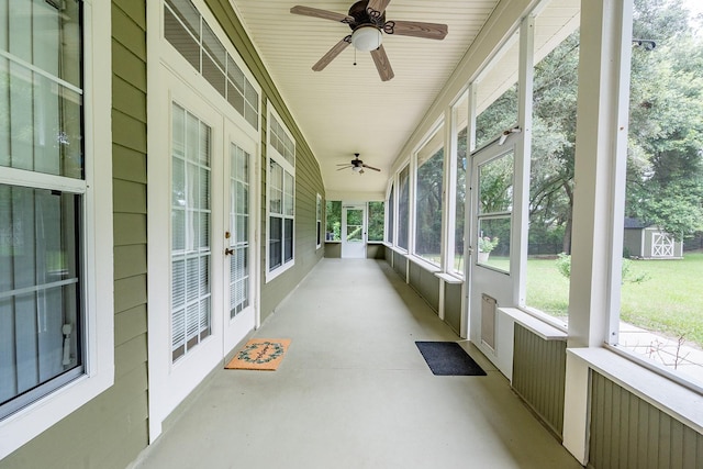 sunroom featuring ceiling fan