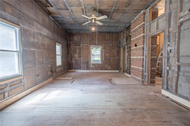 empty room with ceiling fan