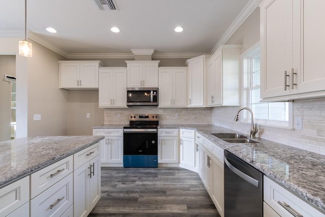 kitchen with white cabinets, sink, hanging light fixtures, dark hardwood / wood-style flooring, and stainless steel appliances