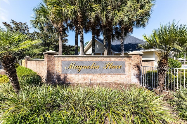 view of community / neighborhood sign