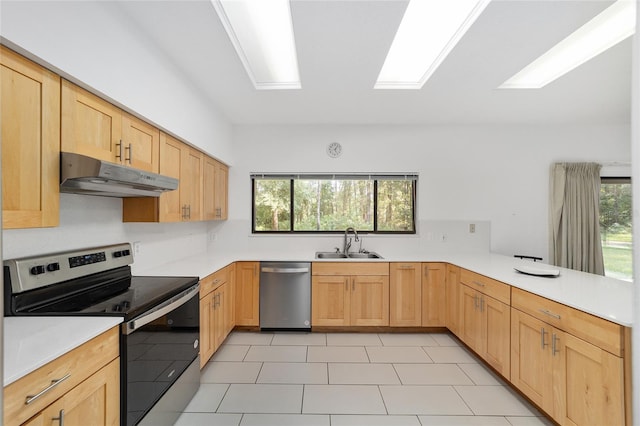 kitchen featuring light brown cabinets, kitchen peninsula, appliances with stainless steel finishes, and sink