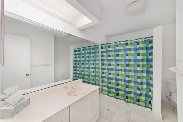 bathroom with vanity, toilet, and curtained shower