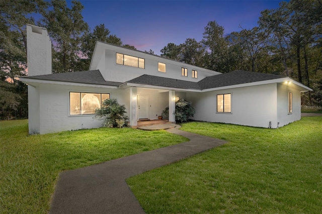 view of front of house featuring a yard