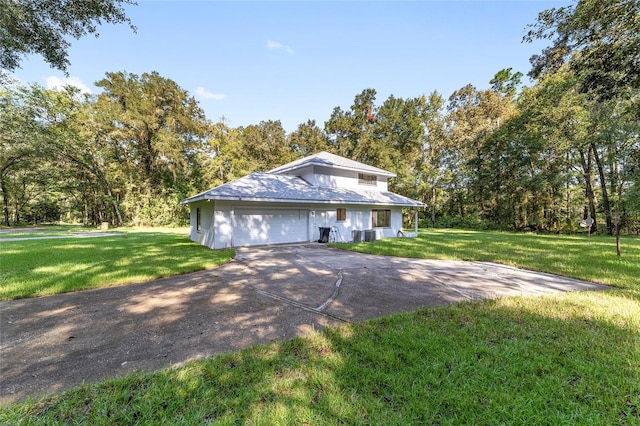 view of front of house featuring a front yard and a garage