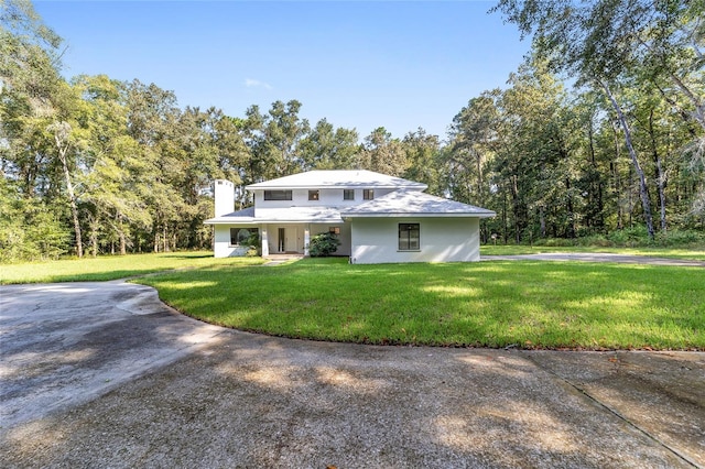 view of front of property with a front yard