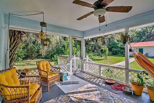 sunroom / solarium featuring ceiling fan