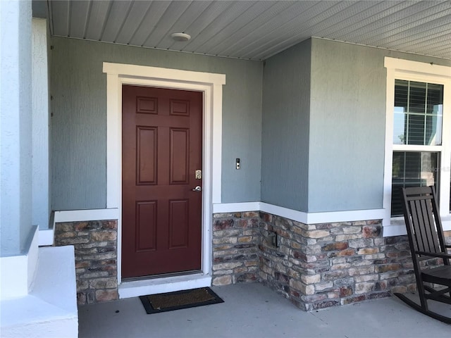 property entrance with covered porch