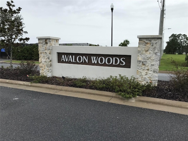 view of community / neighborhood sign