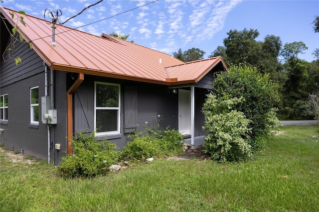 131 Riley Lake Dr, Hawthorne, FL 32640 - view of front of house featuring a front lawn, metal roof, and a standing seam roof