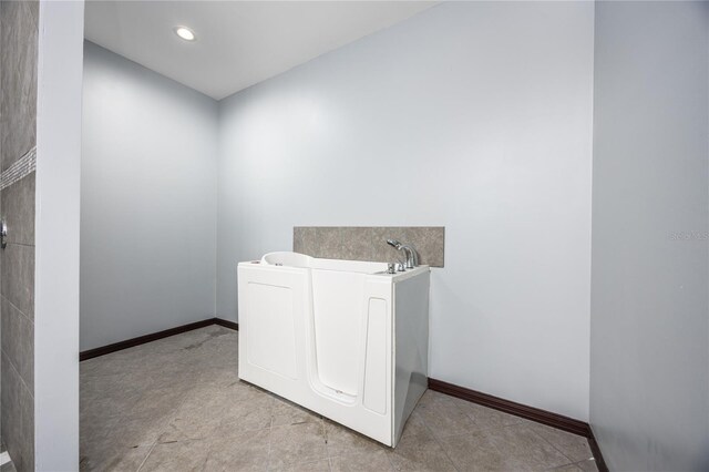 laundry room with washer / clothes dryer