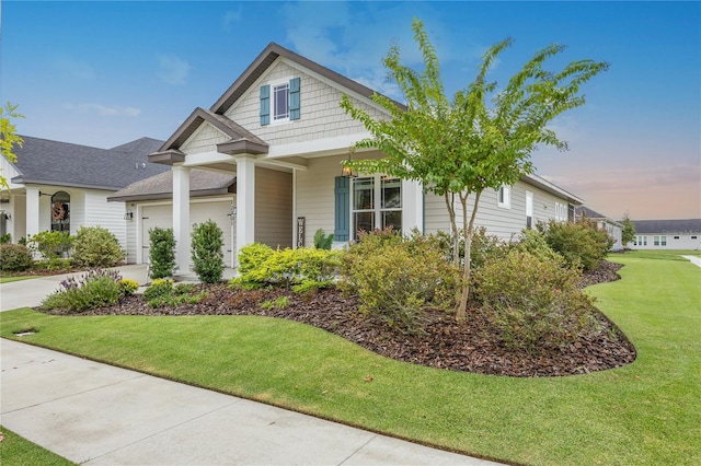 view of front of home featuring a yard and a garage