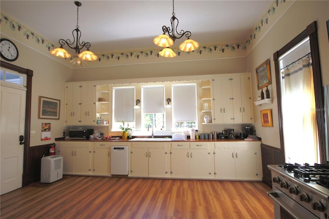 kitchen featuring hanging light fixtures, sink, a chandelier, appliances with stainless steel finishes, and light hardwood / wood-style floors