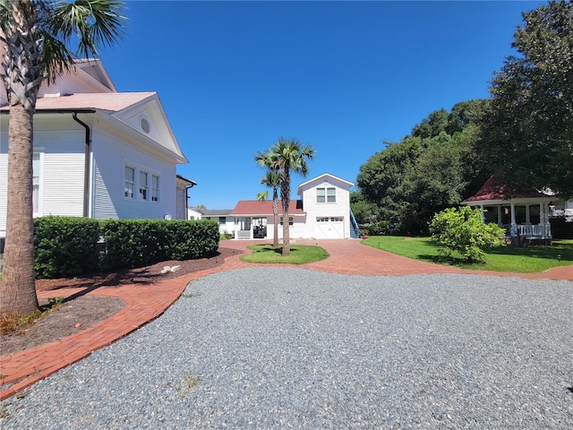 view of front facade featuring a front lawn and a garage