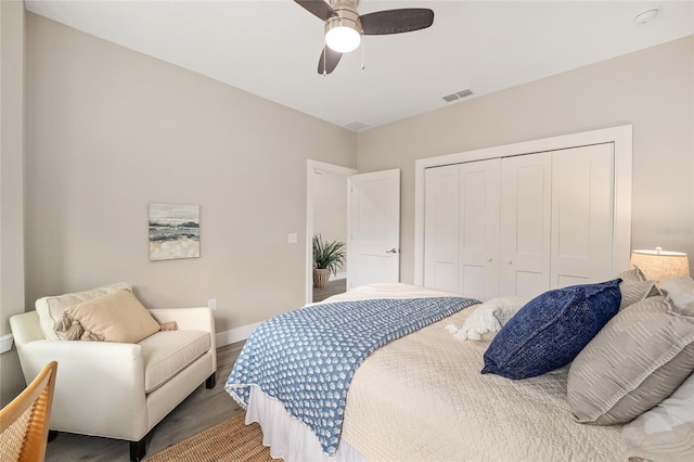 bedroom with hardwood / wood-style floors, ceiling fan, and a closet