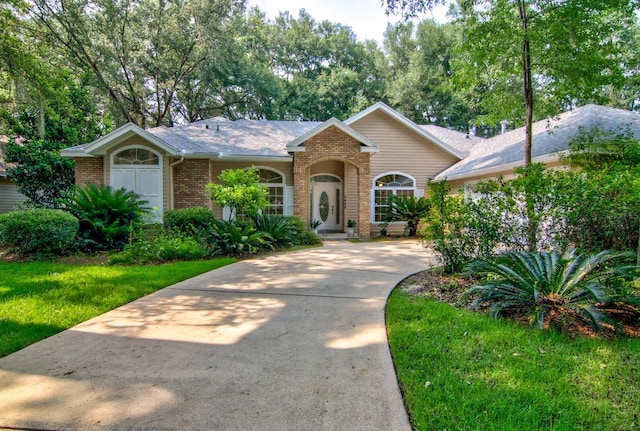 single story home with a front lawn