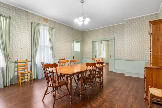 dining area featuring crown molding, a chandelier, and dark hardwood / wood-style floors