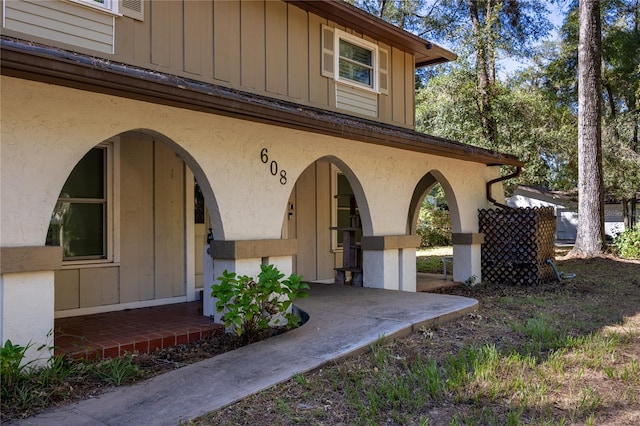 property entrance with a porch