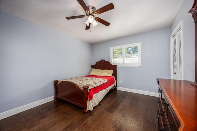 bedroom with dark wood-type flooring, ceiling fan, and a closet