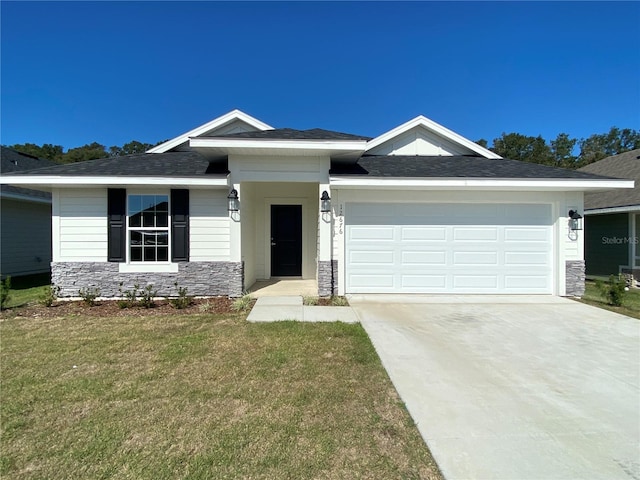 view of front facade featuring a front lawn and a garage