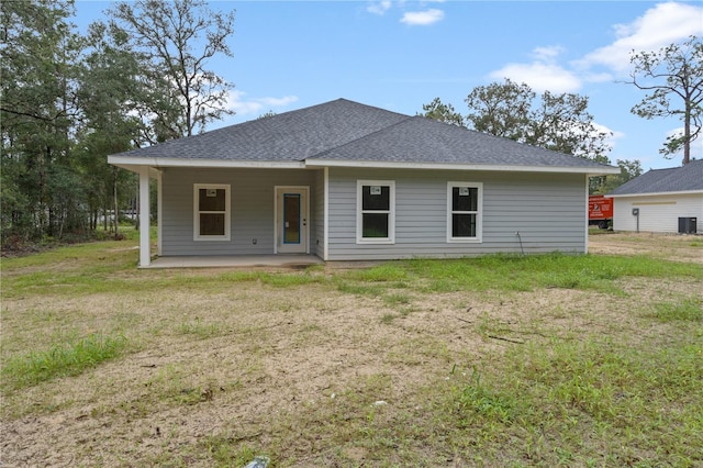 rear view of house featuring a yard