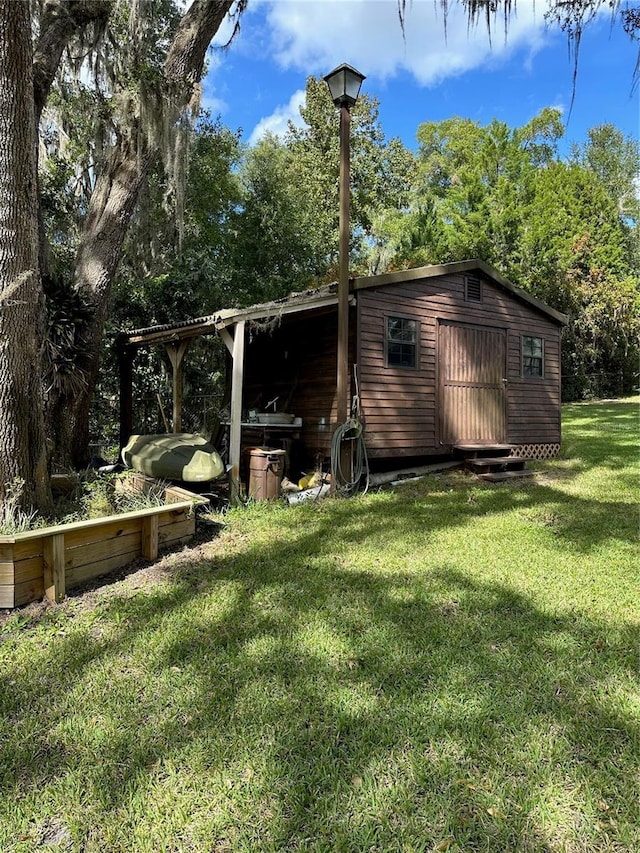 view of outdoor structure with a yard