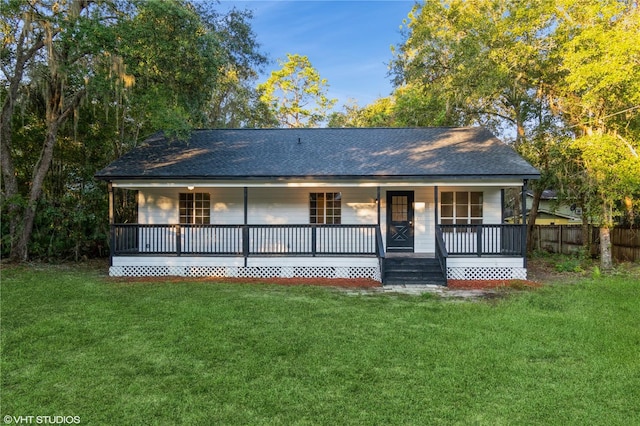 view of front facade with a front lawn and covered porch