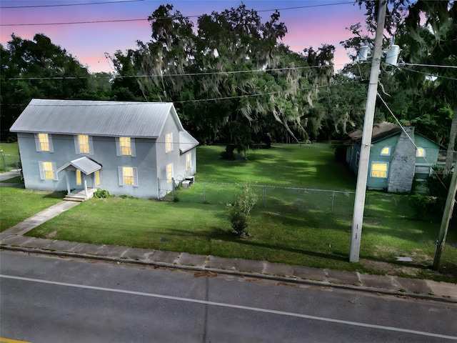 view of front of house featuring a yard