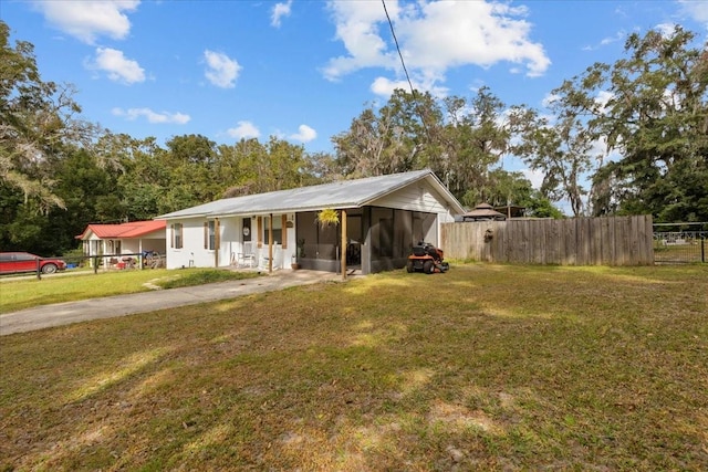 view of front of property with a front yard