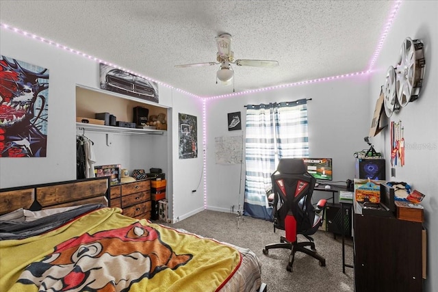 bedroom featuring ceiling fan, a textured ceiling, a closet, and carpet flooring